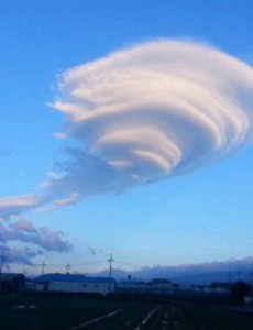 天空惊现死人图片是怎么回事？