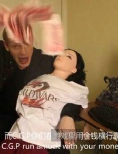 与充气娃激战视频在线播放 画面不雅不堪入眼