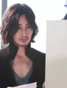韩剧男主角是财阀公子，相信大家都看过吧！
