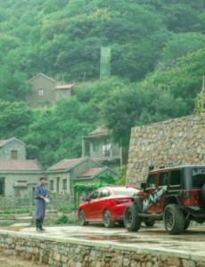 电视剧绿水青山带笑颜主要讲述的是什么？