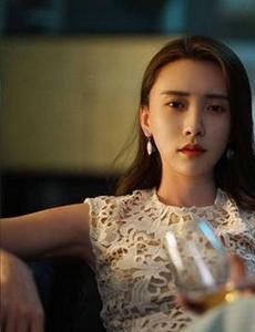 危险的她主要讲述的是什么？