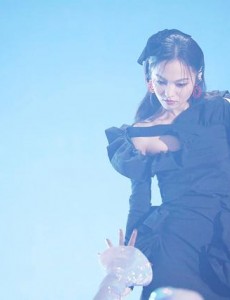 《天赐的声音》张韶涵、黄雅莉上演开口跪 以歌寄情获众人点赞