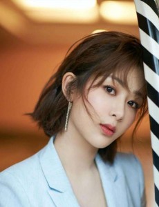 当红女明星人气榜：杨紫人气高位居榜首，最近有点火哦