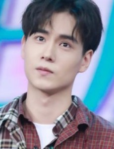 小风暴之时间的玫瑰秦沃扮演者是谁？秦沃结局是什么？
