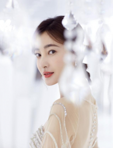 王丽坤发文感谢伊能静，很贴心也很感恩